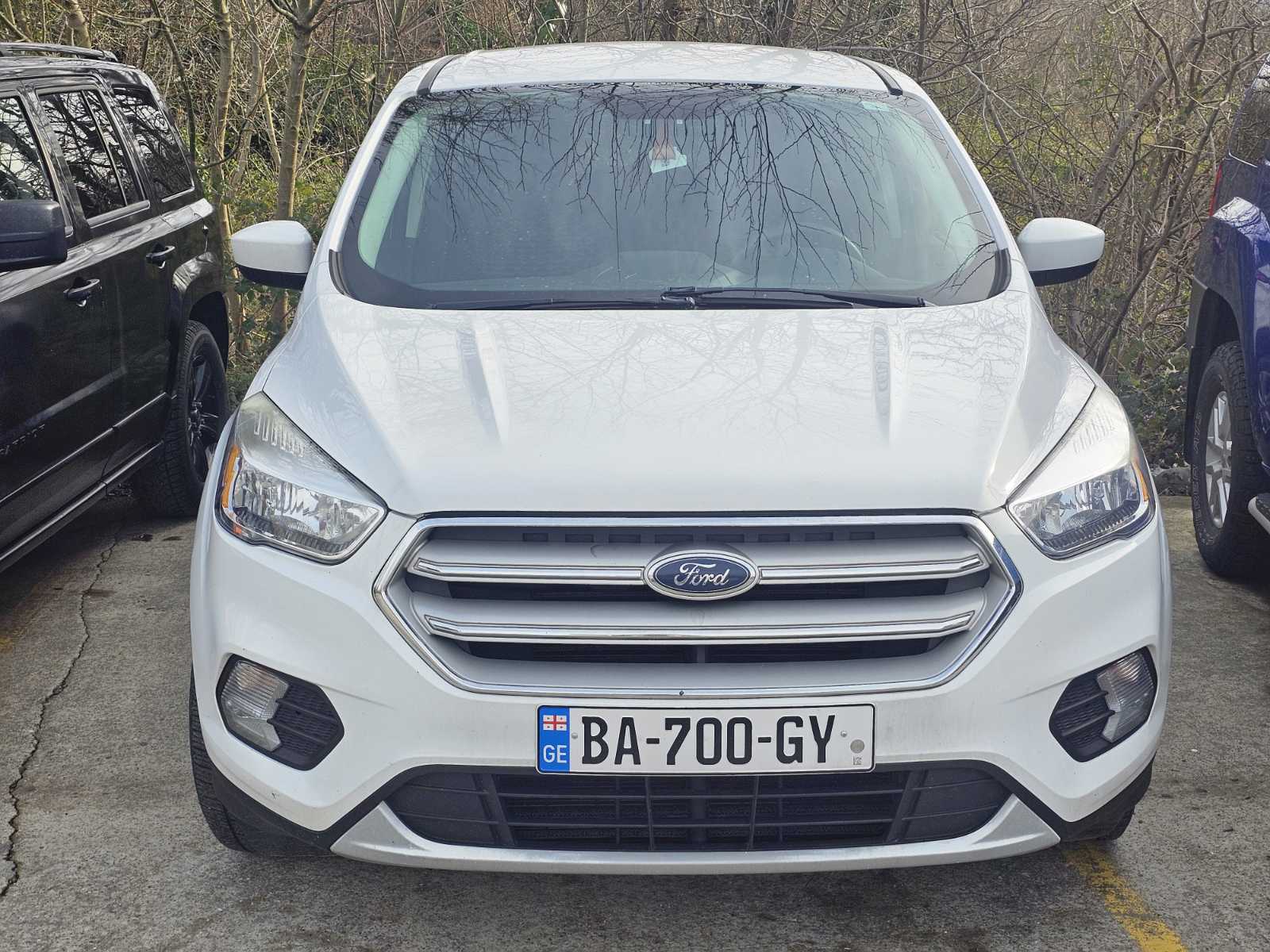 Ford Escape — exterior view 2