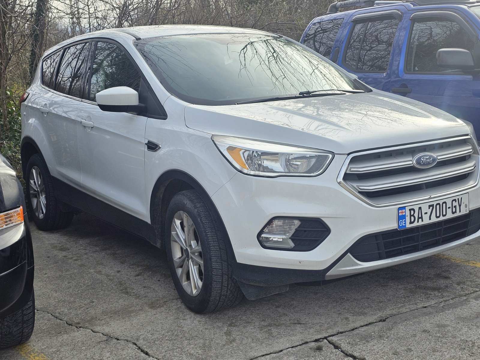 Ford Escape — exterior view 3