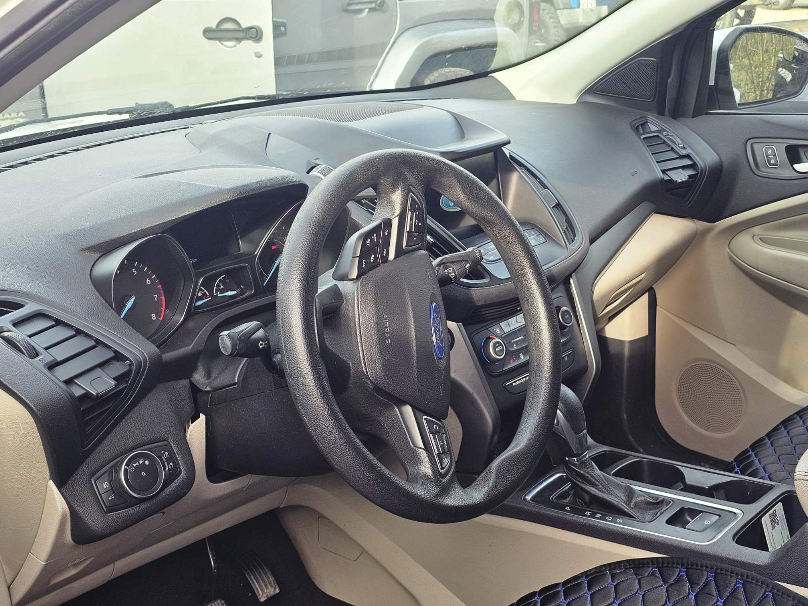 Ford Escape — exterior view 4
