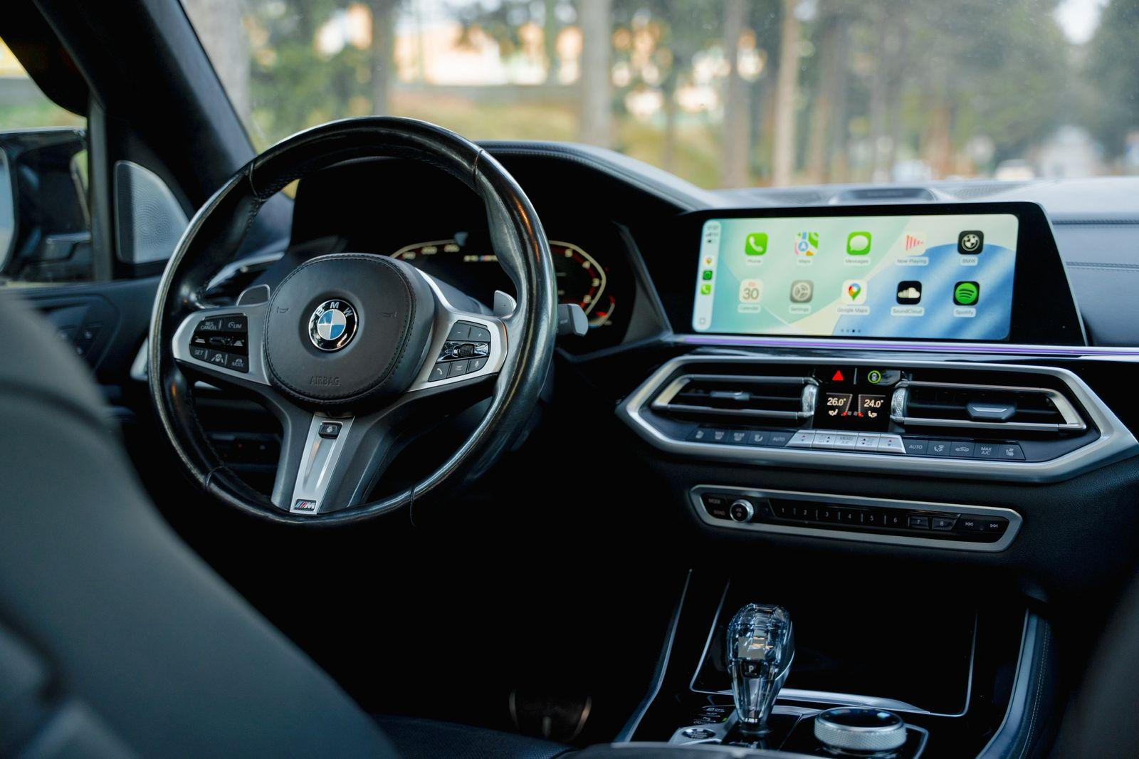 BMW X5 — exterior view 8