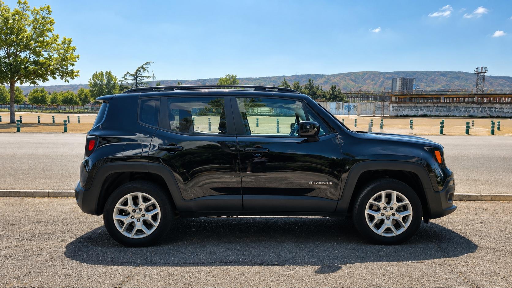 Jeep Renegade — exterior view 6