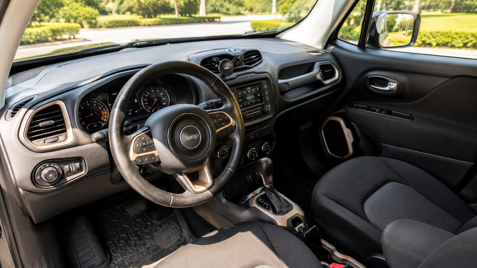 Jeep Renegade — exterior view 7