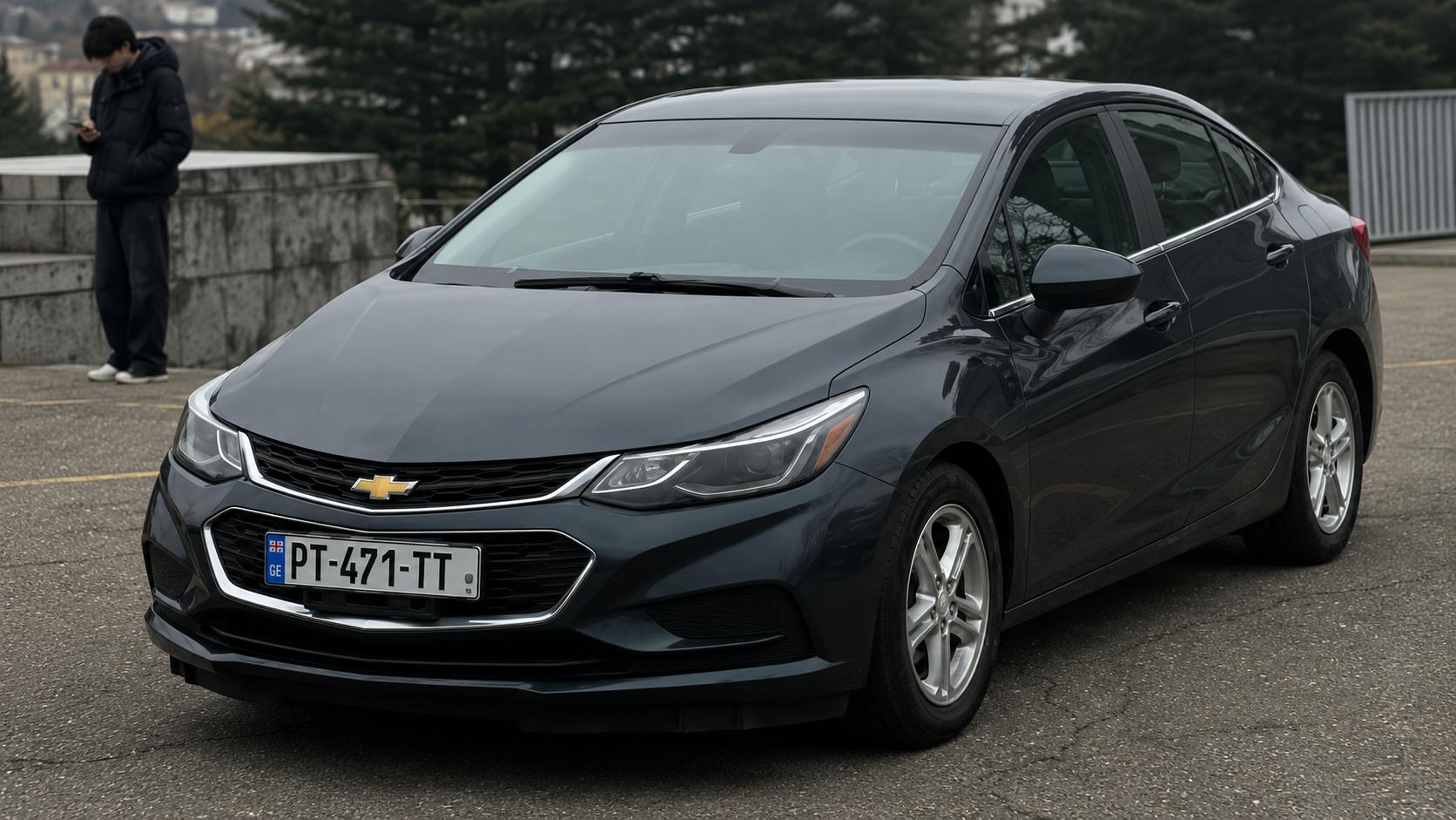 Chevrolet Cruze — exterior view 4