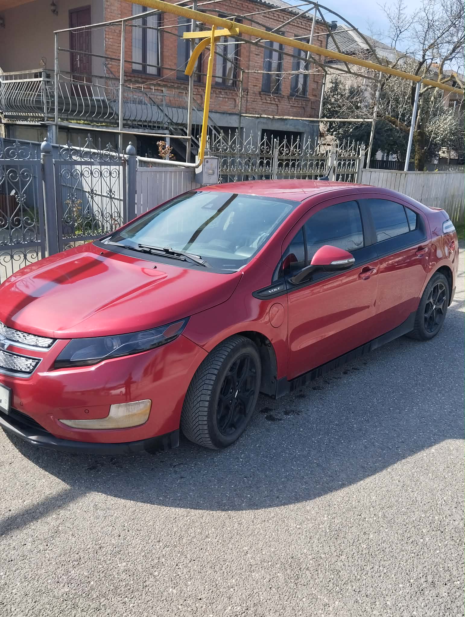 Chevrolet Volt — exterior view 4