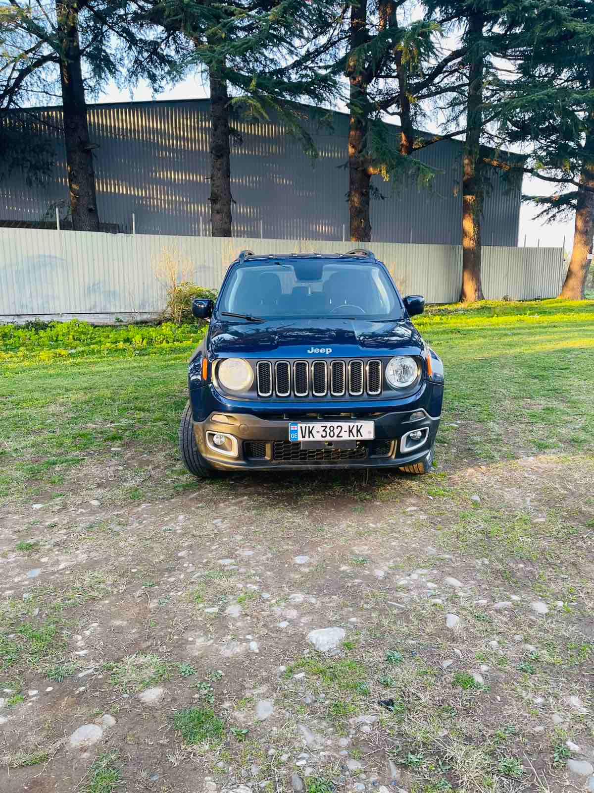 Jeep Renegade — exterior view 4