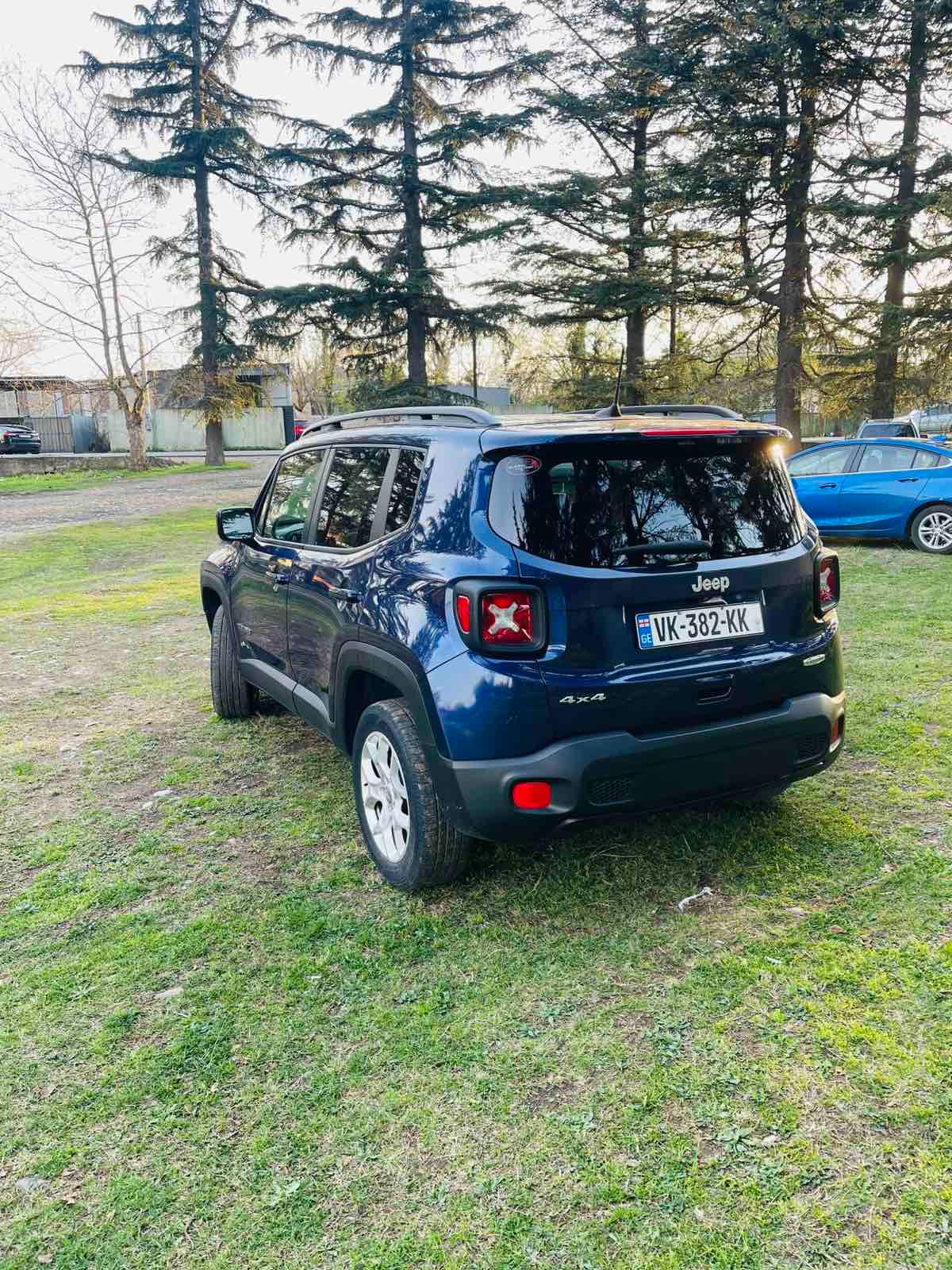 Jeep Renegade — exterior view 5