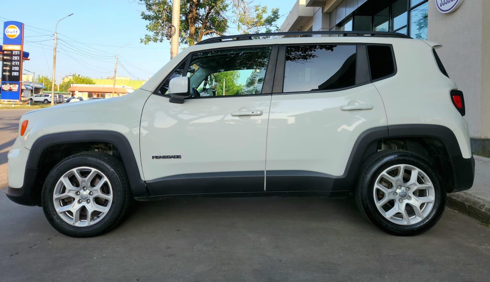 Jeep Renegade — exterior view 4