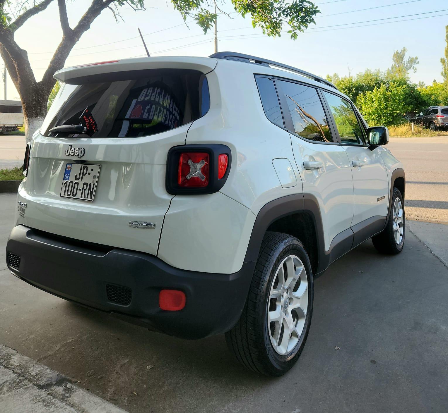 Jeep Renegade — exterior view 5