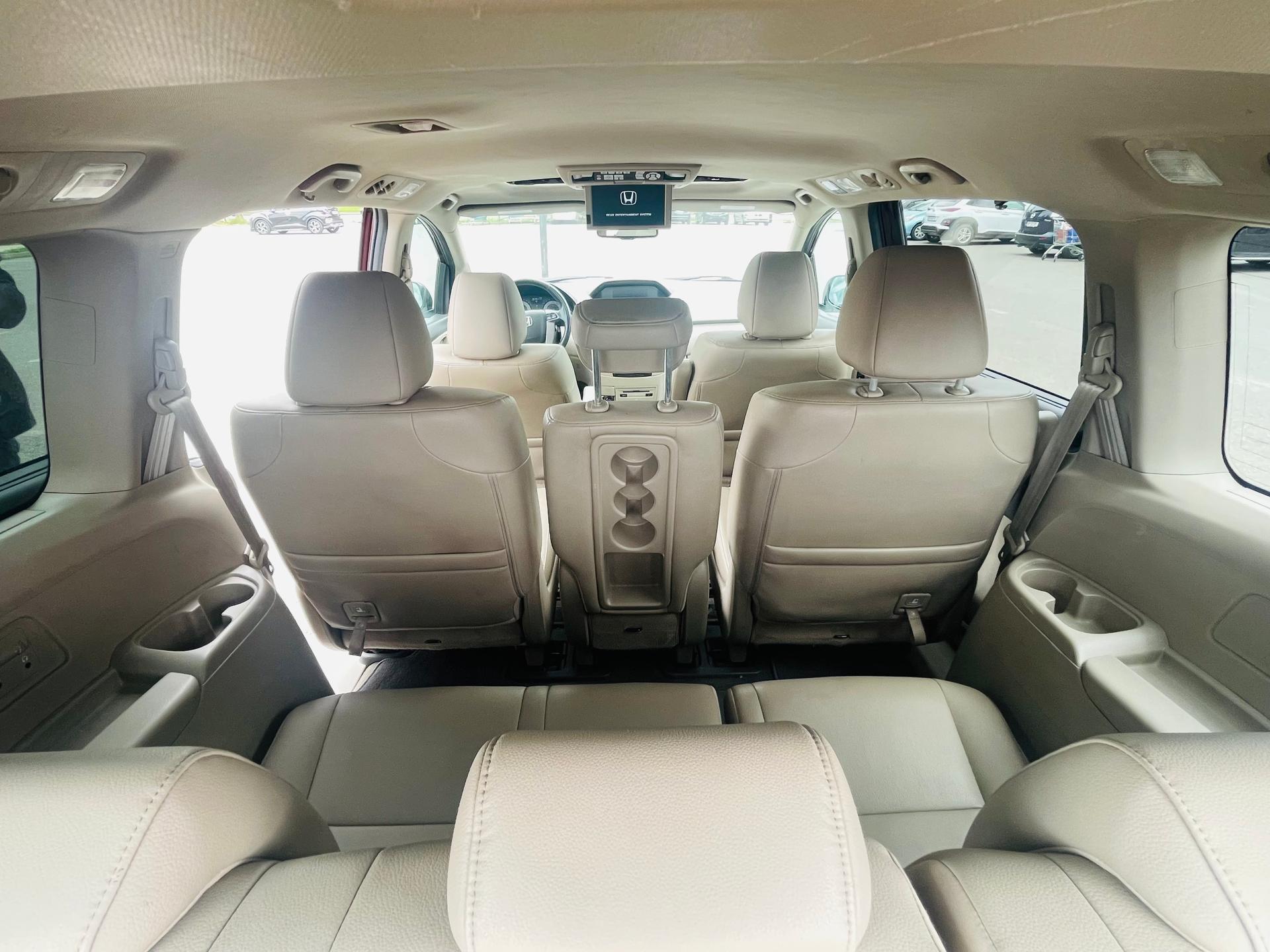 Honda Odyssey — exterior view 8