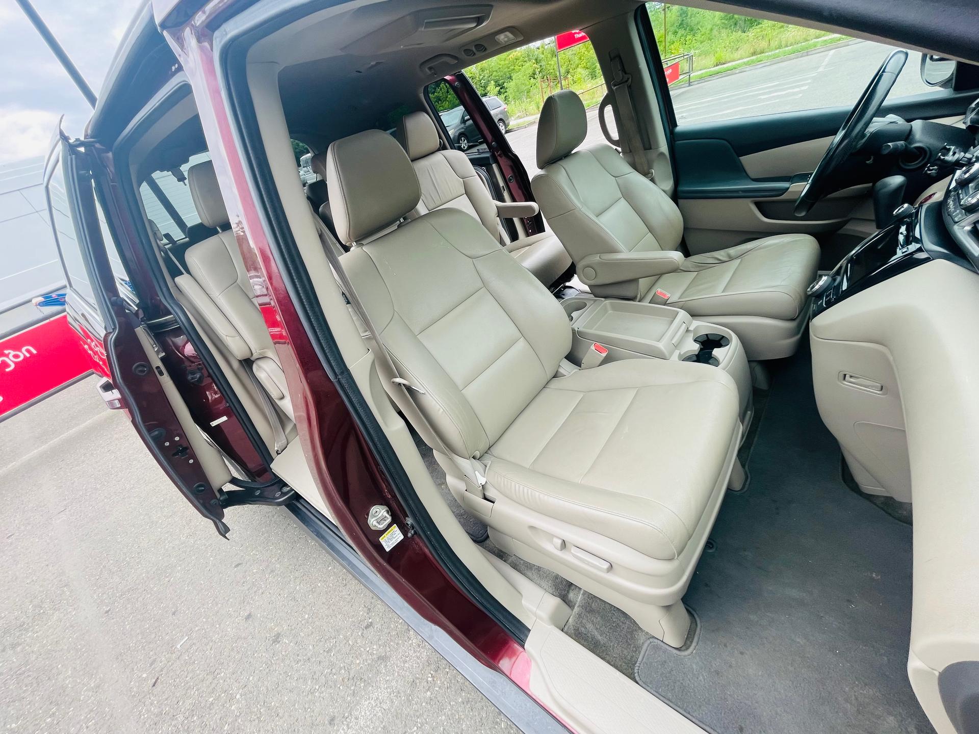 Honda Odyssey — exterior view 9