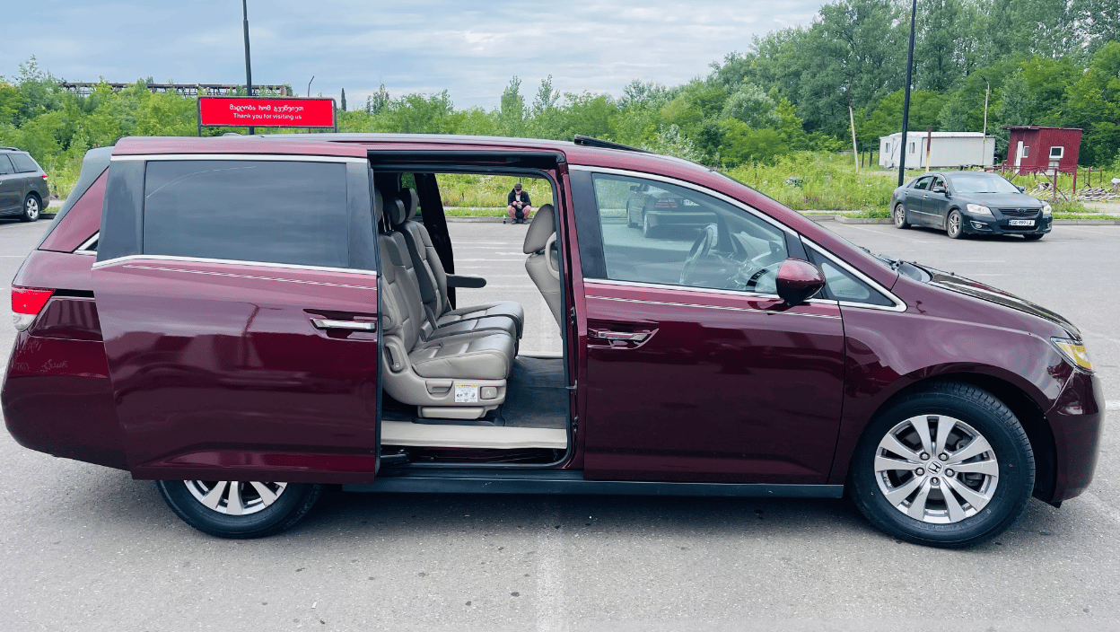 Honda Odyssey for rent in Georgia from 180 € per day