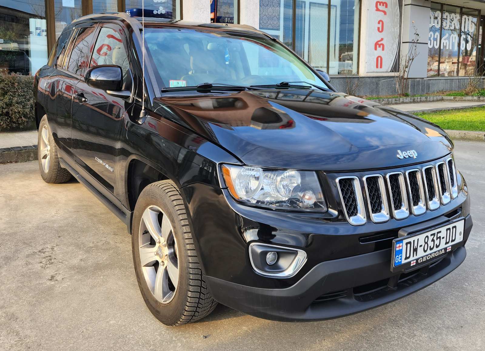 Jeep Compass — exterior view 4