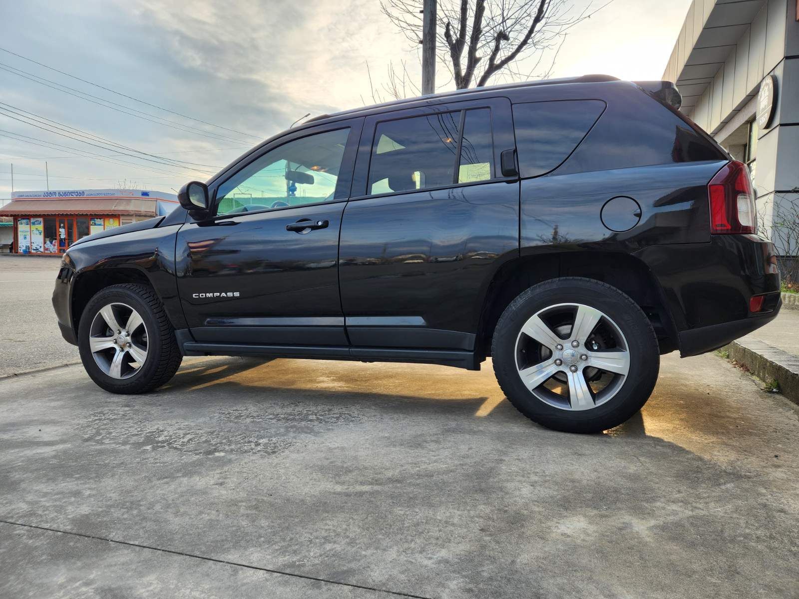 Jeep Compass — exterior view 7