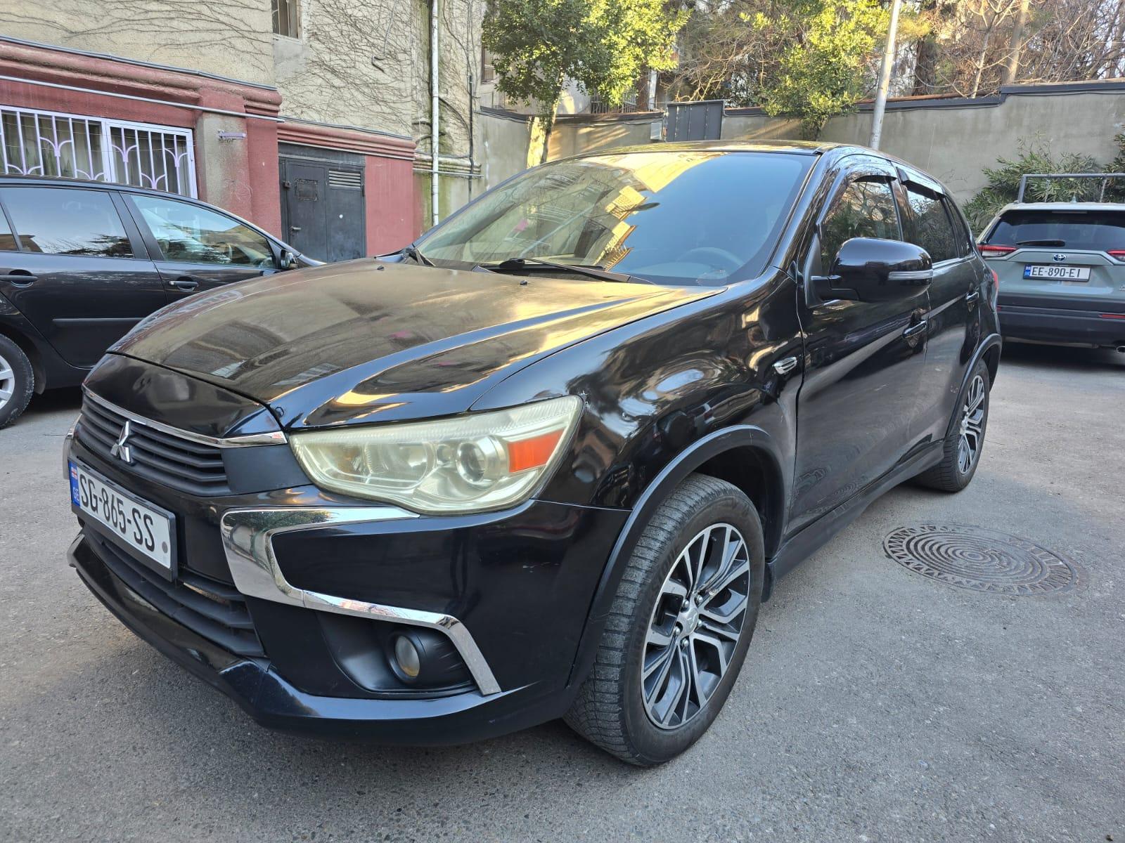 Mitsubishi Outlander Sport SE — exterior view 2