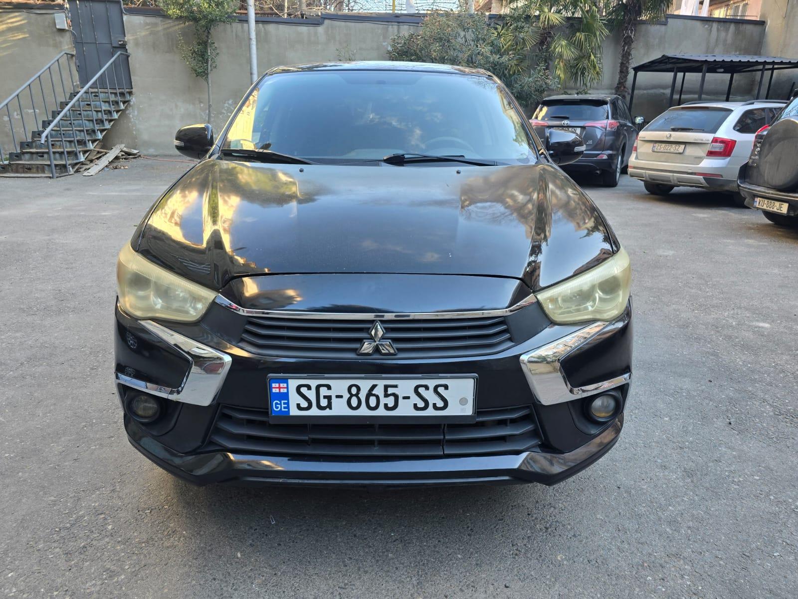 Mitsubishi Outlander Sport SE — exterior view 3