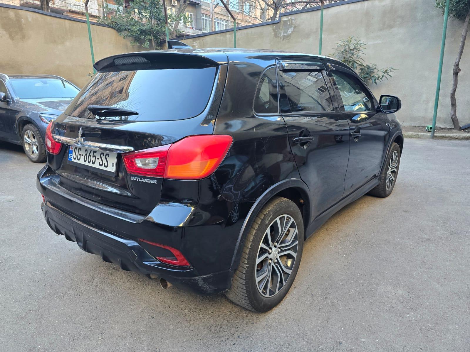 Mitsubishi Outlander Sport SE — exterior view 4
