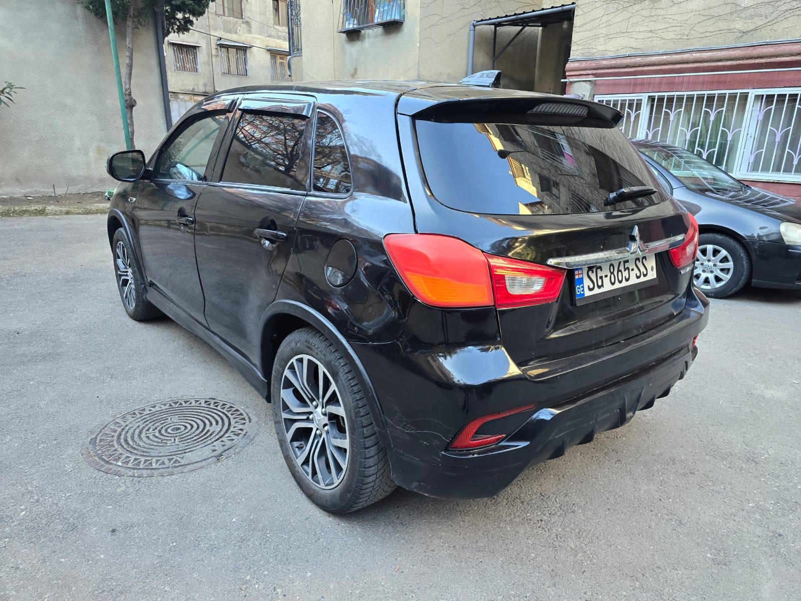 Mitsubishi Outlander Sport SE — exterior view 5