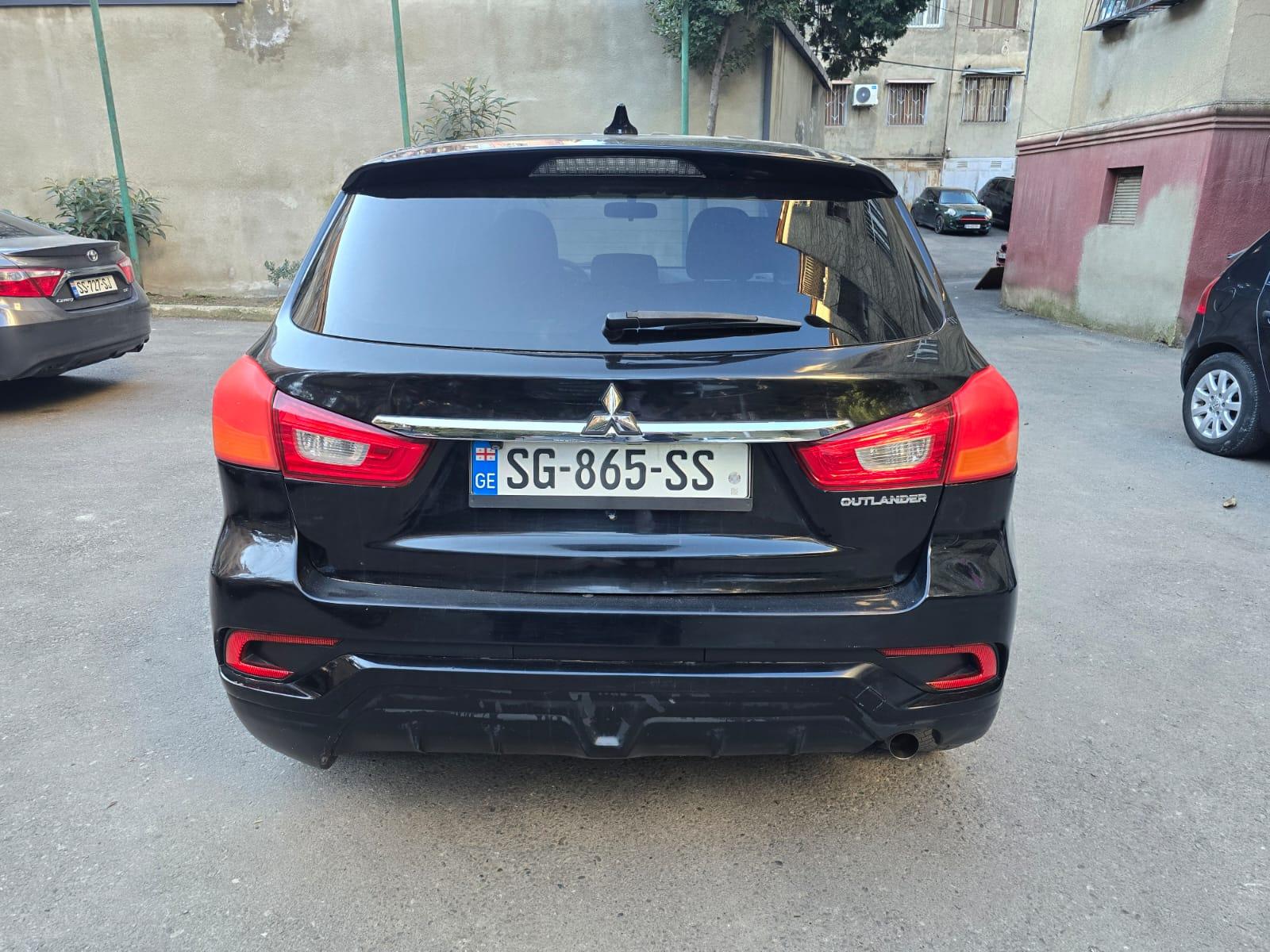 Mitsubishi Outlander Sport SE — exterior view 6