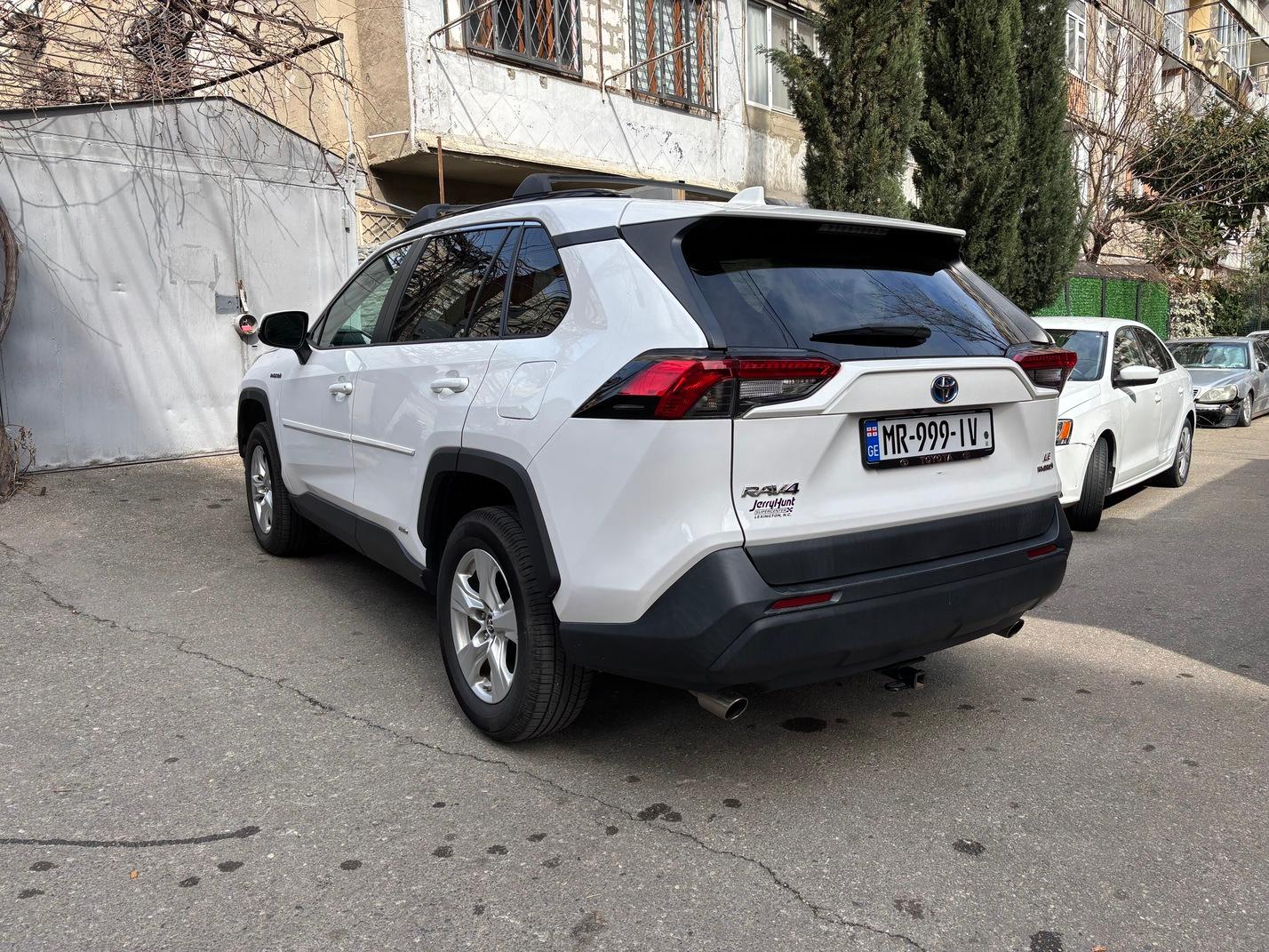 Toyota Rav4 — exterior view 4