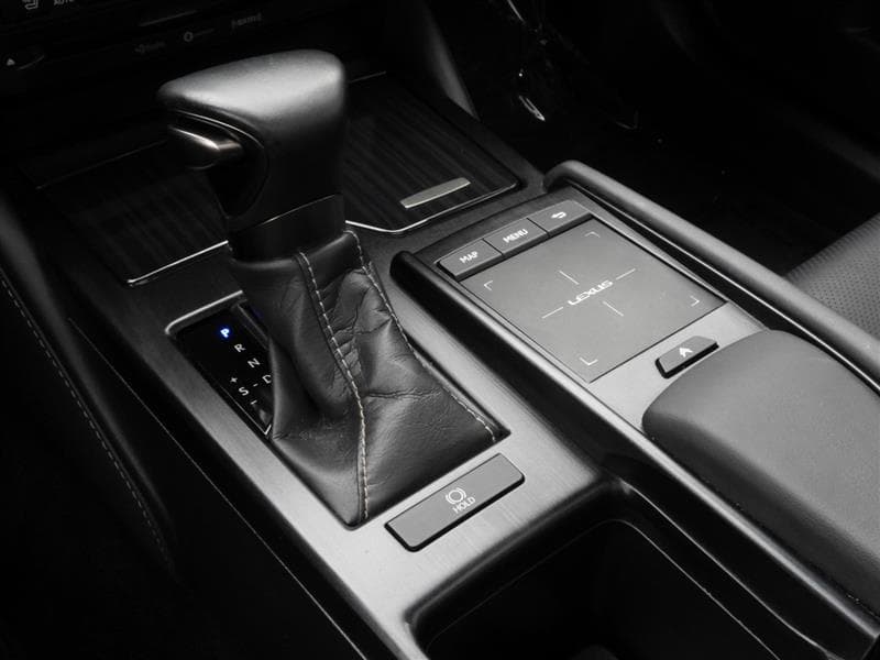 Lexus es300h — exterior view 3