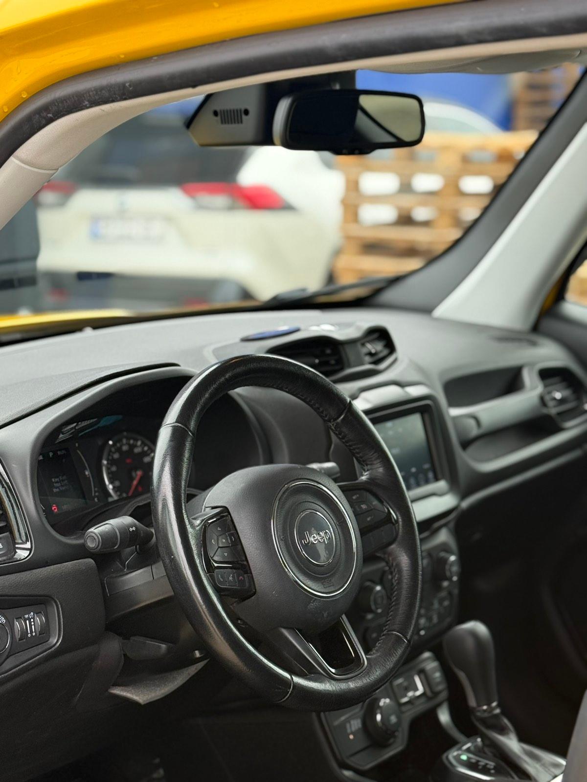 Jeep Renegade — exterior view 4