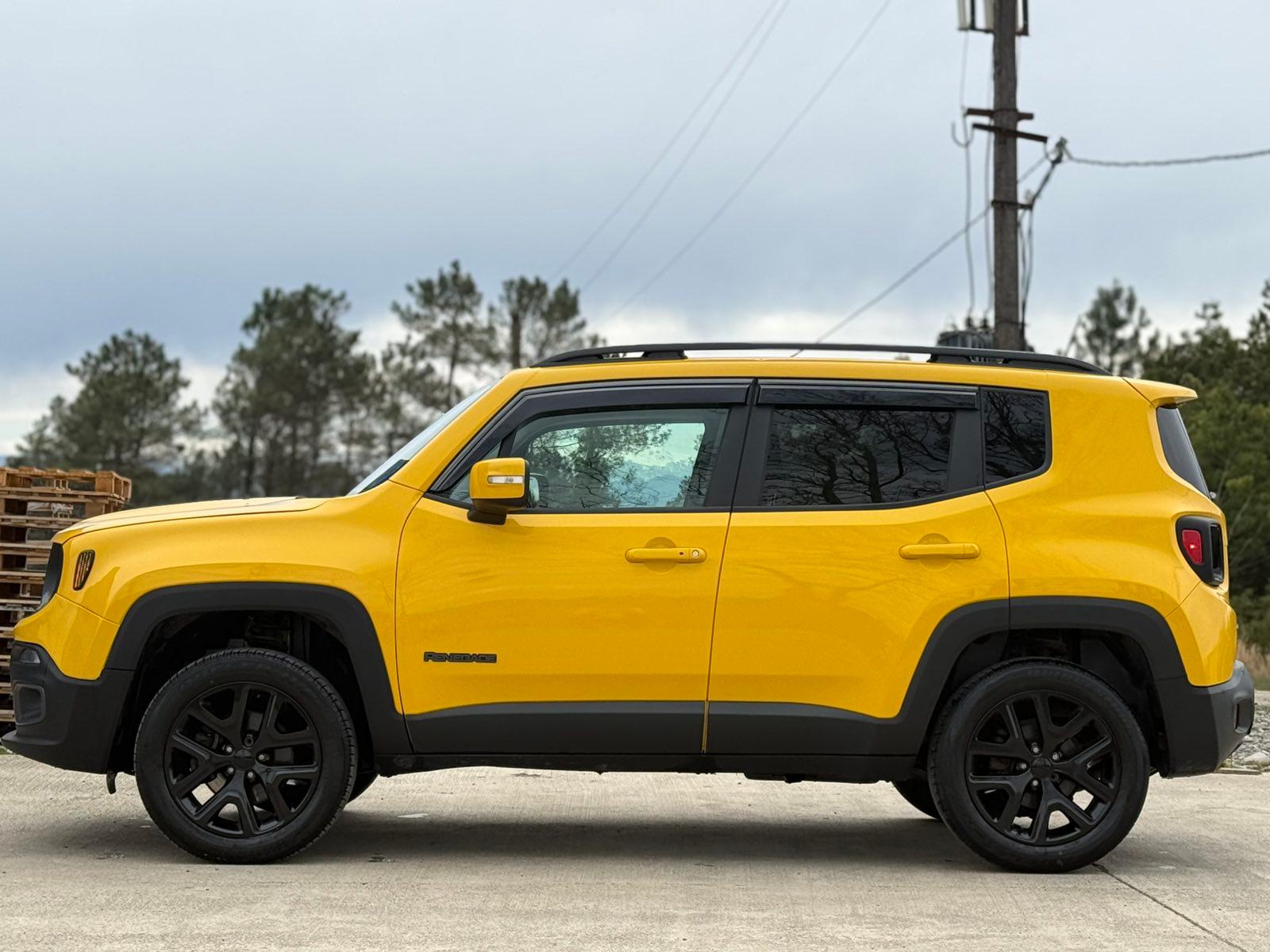 Jeep Renegade — exterior view 6