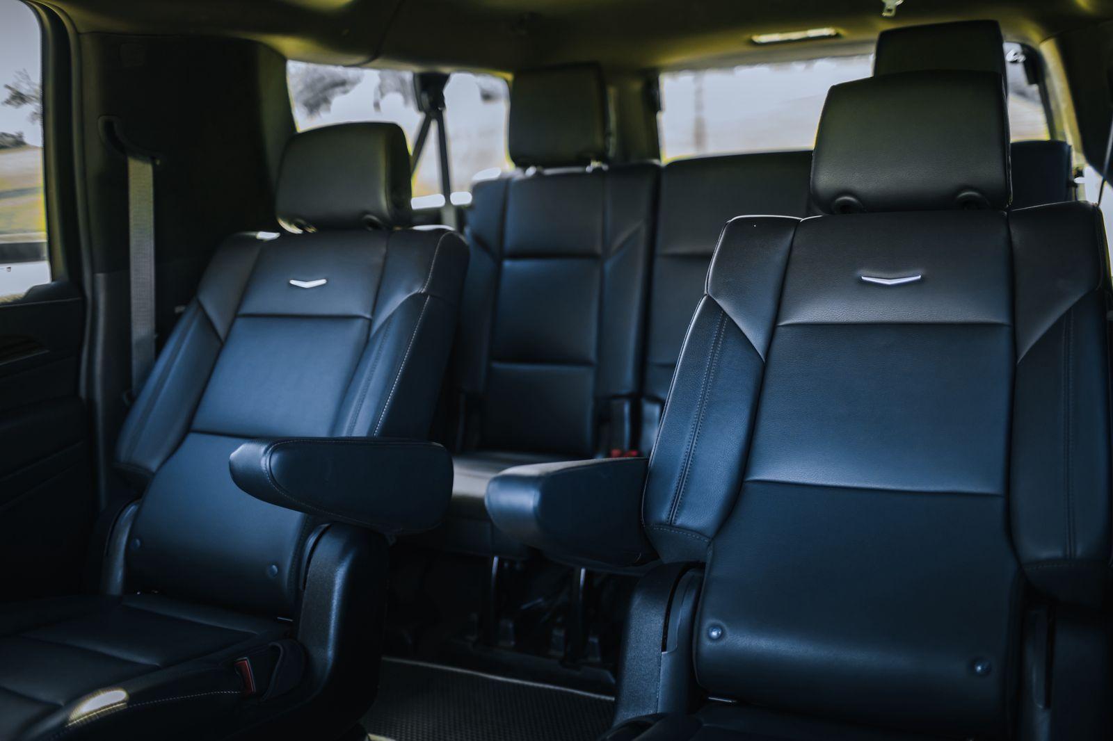 Cadilac Escalade — exterior view 8