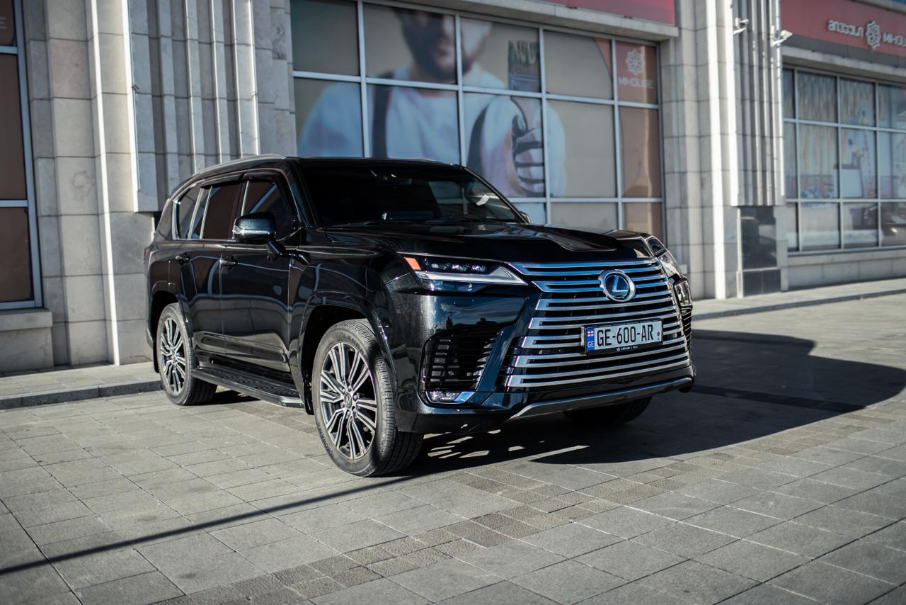 Lexus LX600 — exterior view 4