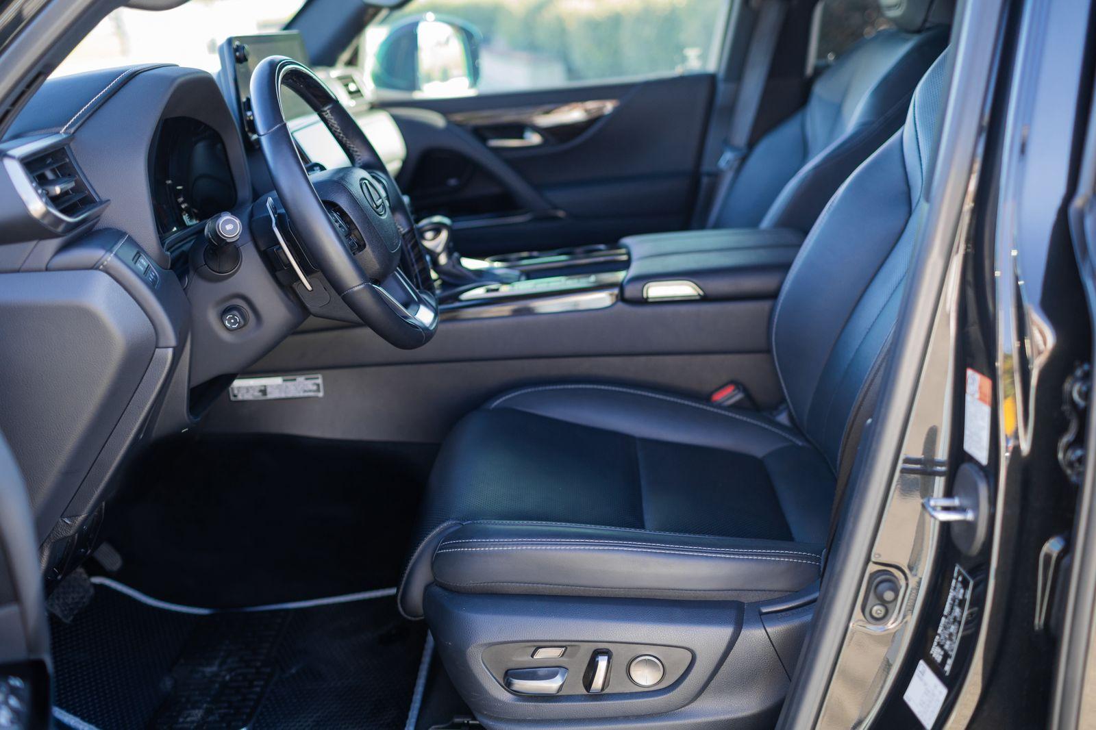 Lexus LX600 — exterior view 10