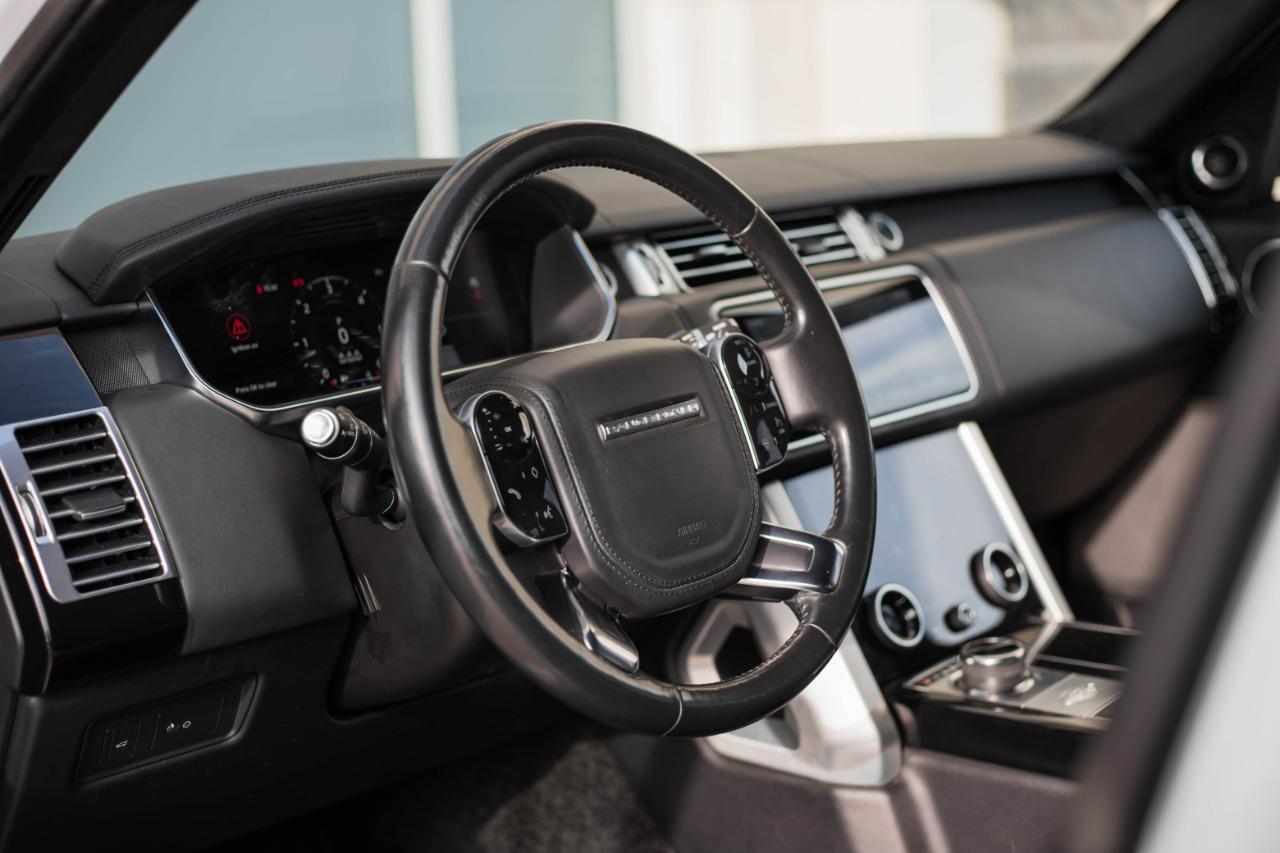 Range Rover Vogue — exterior view 5