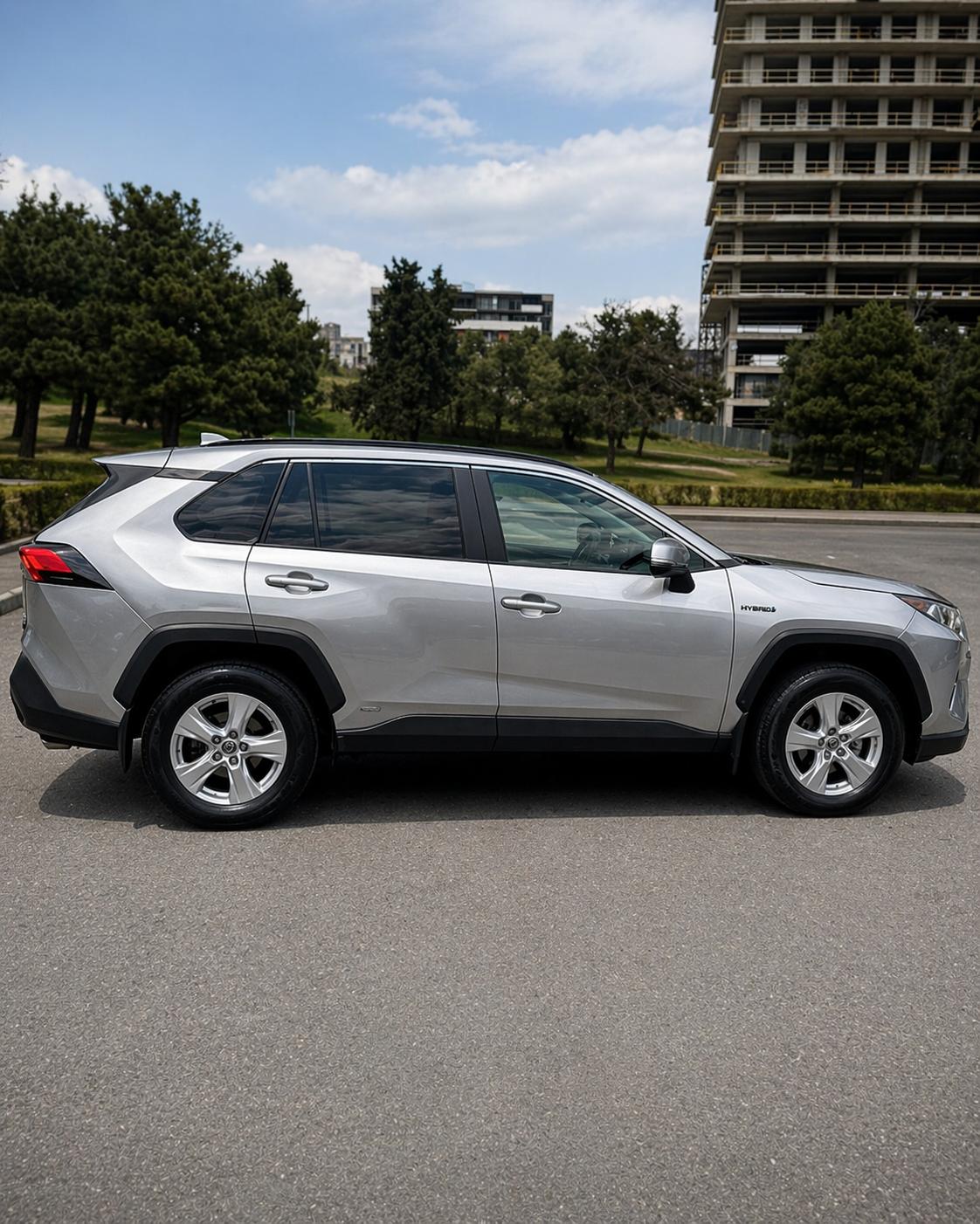 Toyota rav4 — exterior view 2