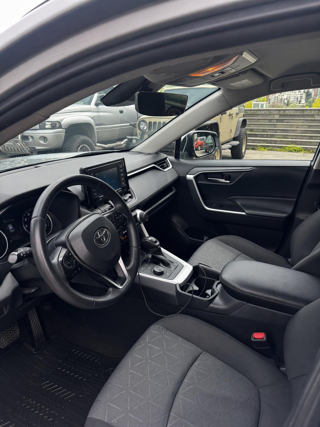 Toyota rav4 — exterior view 4