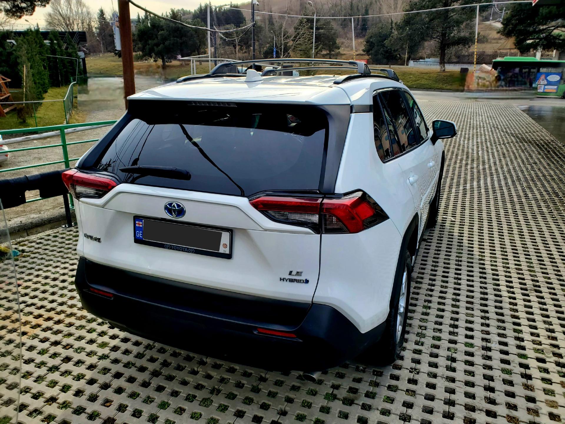 Toyota Rav4 — exterior view 3