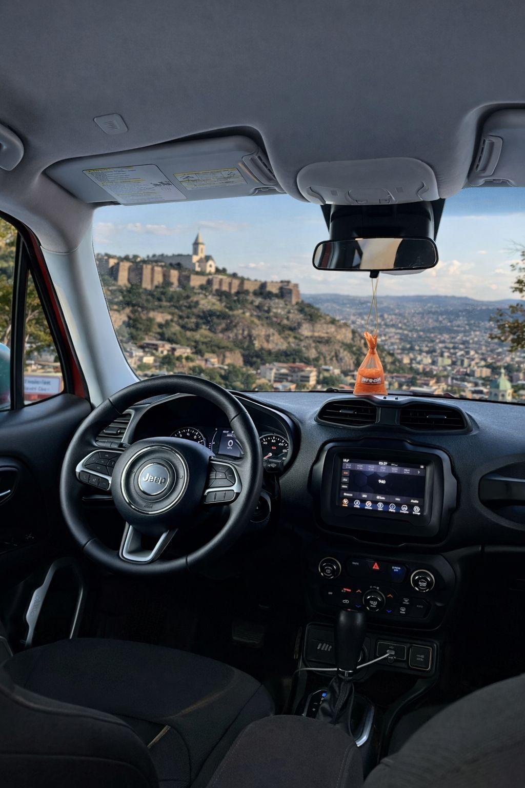 Jeep Renegade — exterior view 4