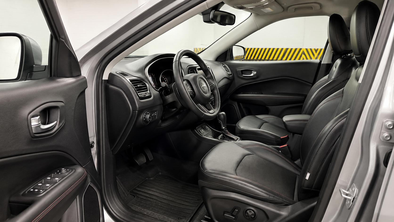 Jeep Compass — exterior view 6