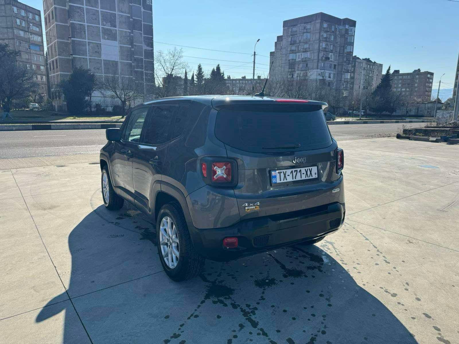 Jeep Renegade — exterior view 2