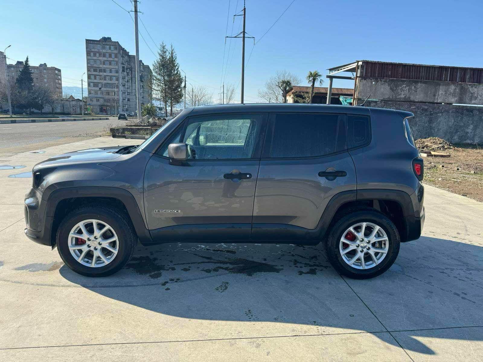 Jeep Renegade — exterior view 3