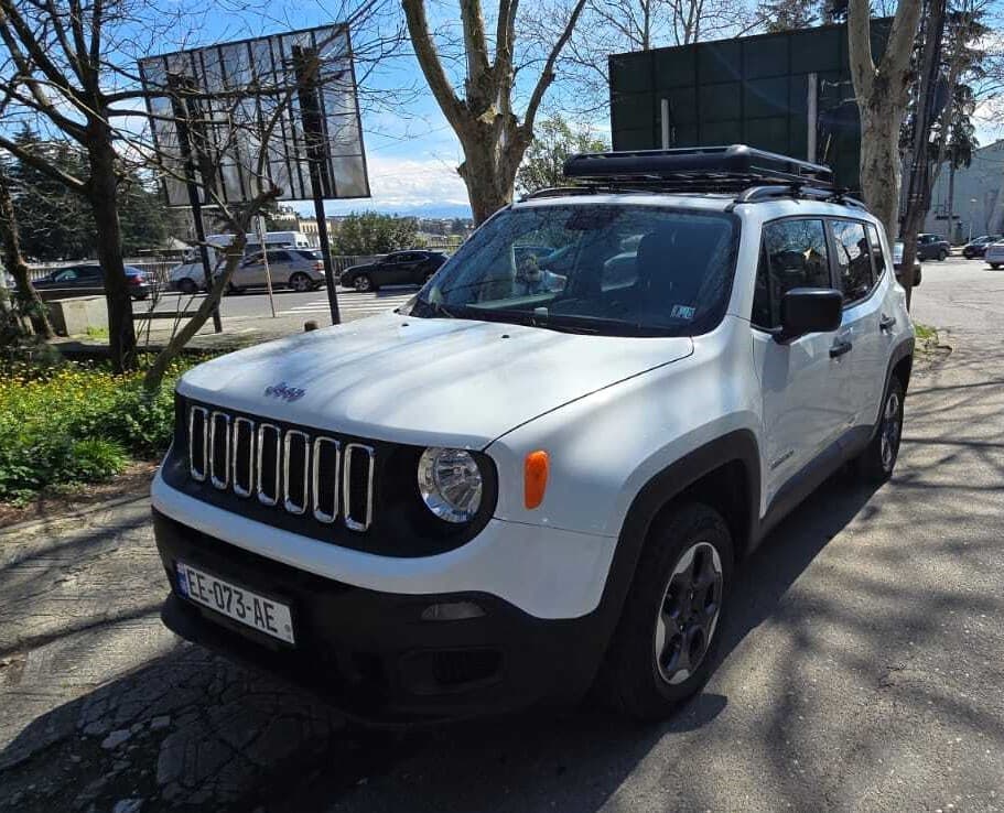 Jeep Renegade — exterior view 3