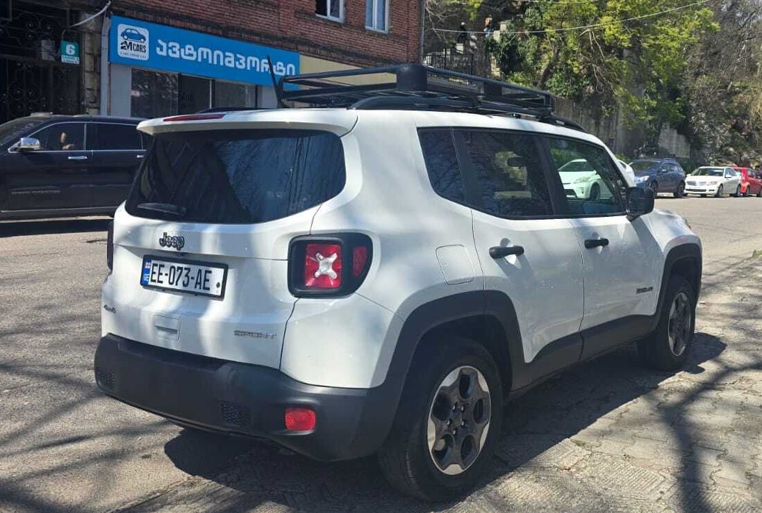Jeep Renegade — exterior view 5