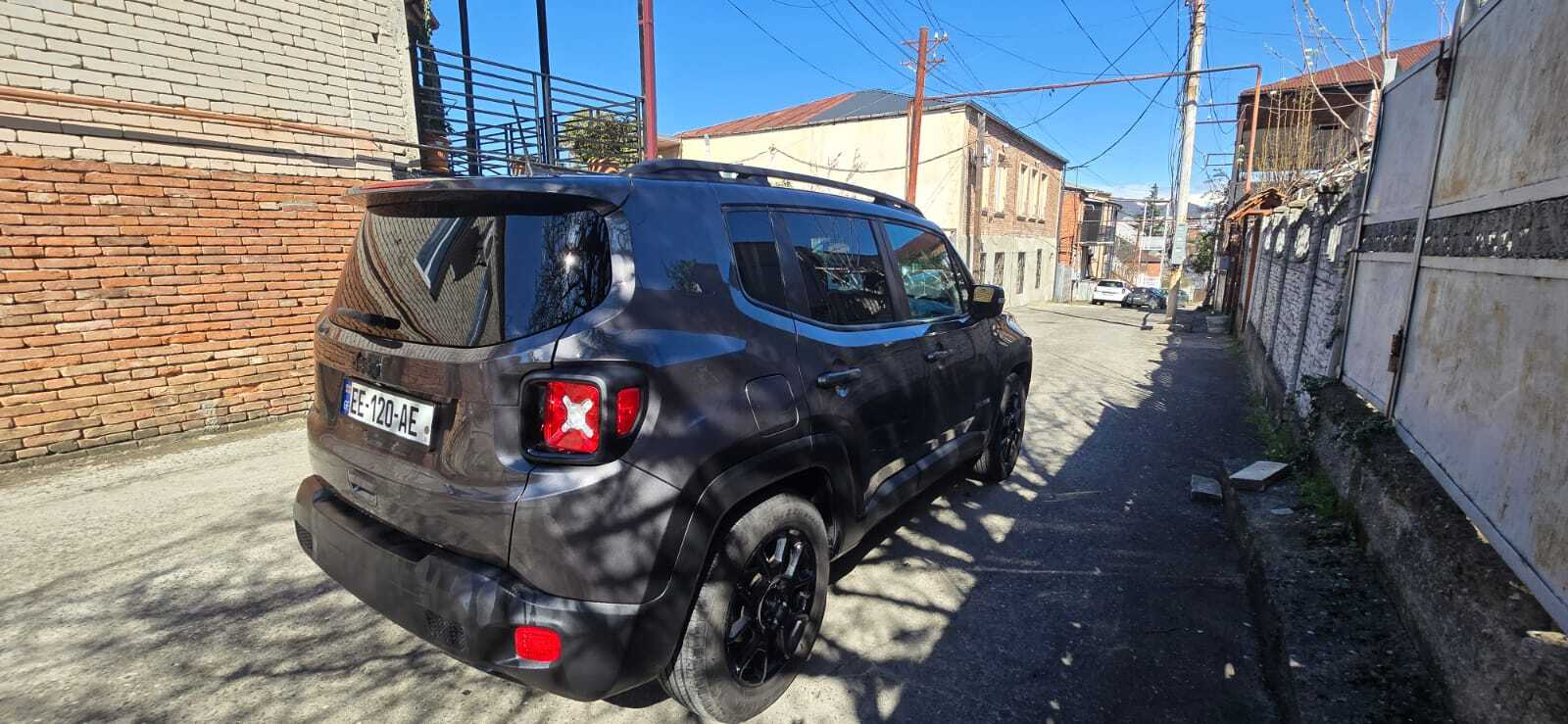 Jeep Renegade — exterior view 3