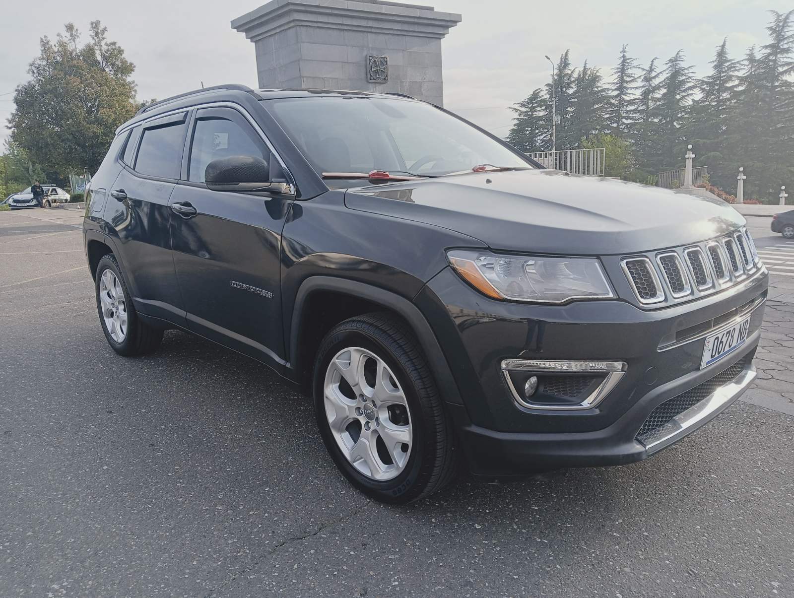 Jeep Compass — exterior view 2