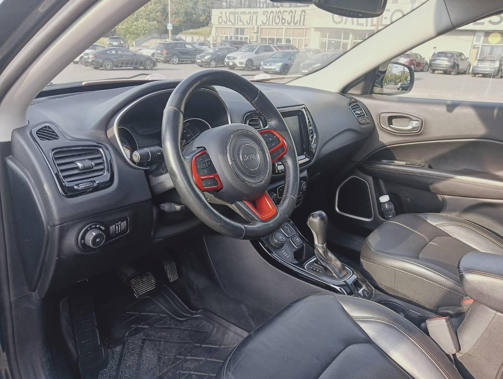 Jeep Compass — exterior view 4