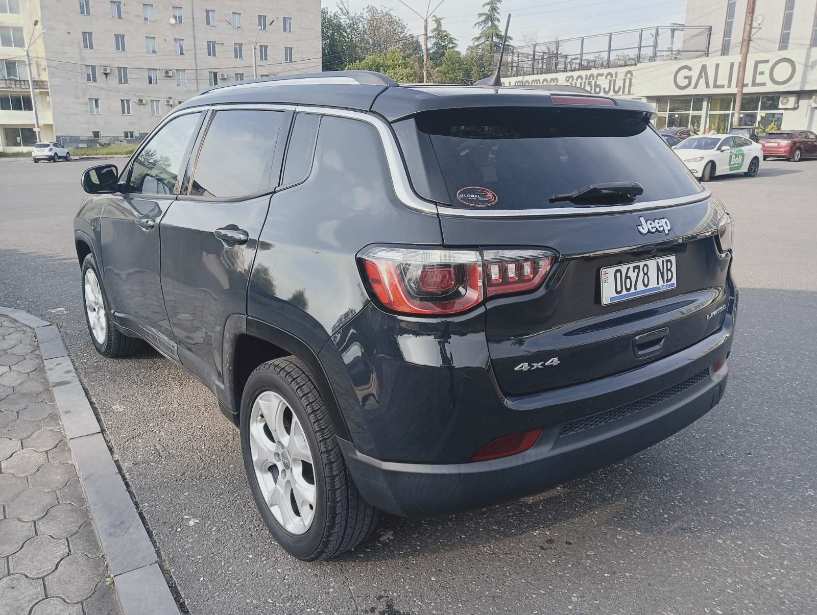 Jeep Compass — exterior view 5