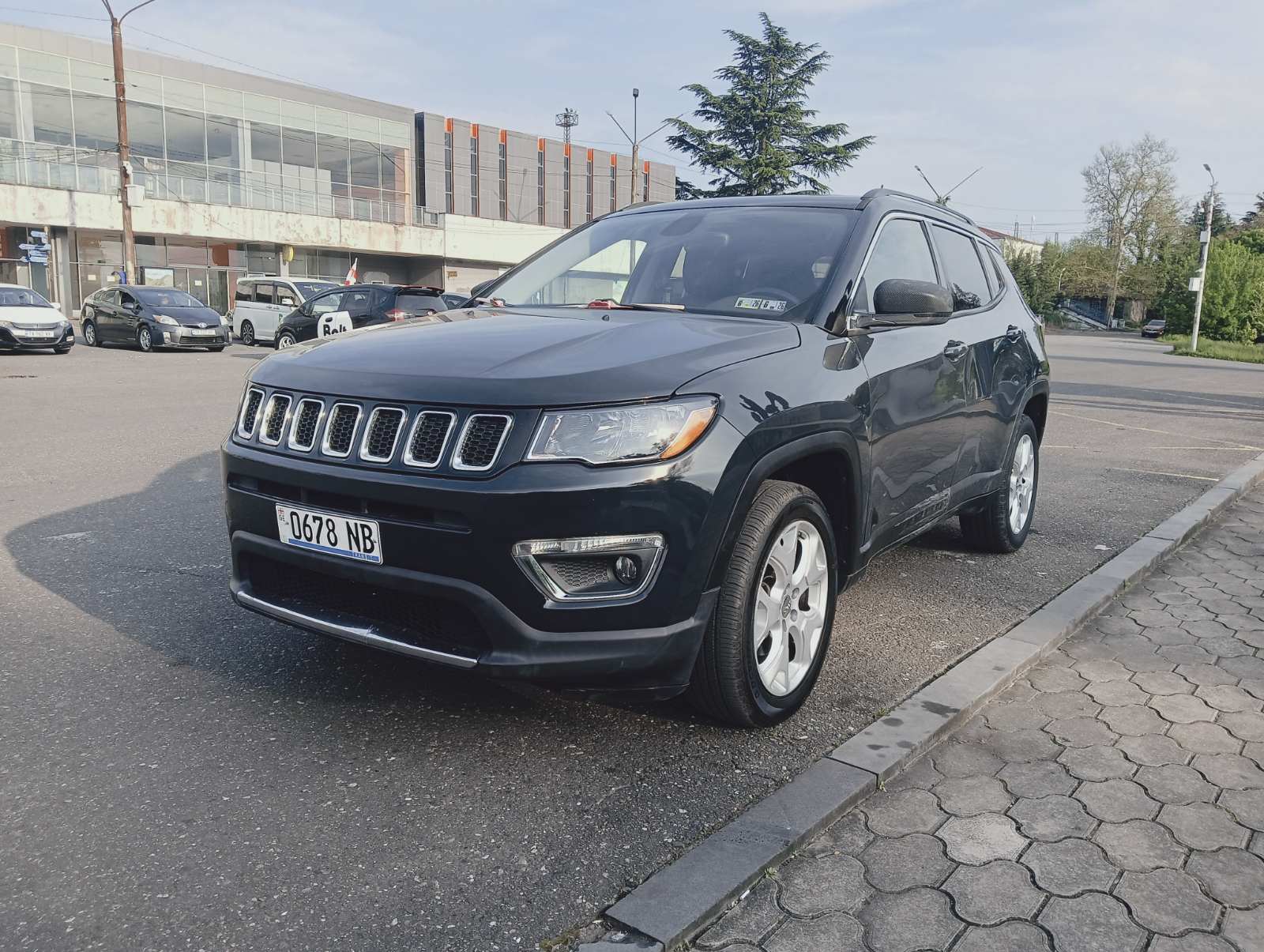 Jeep Compass — exterior view 8