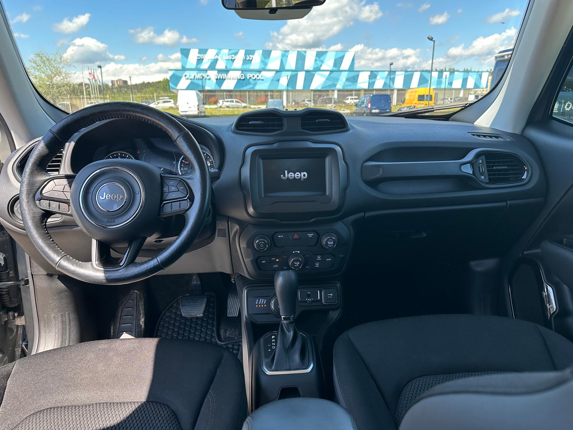 Jeep Renegade — exterior view 6