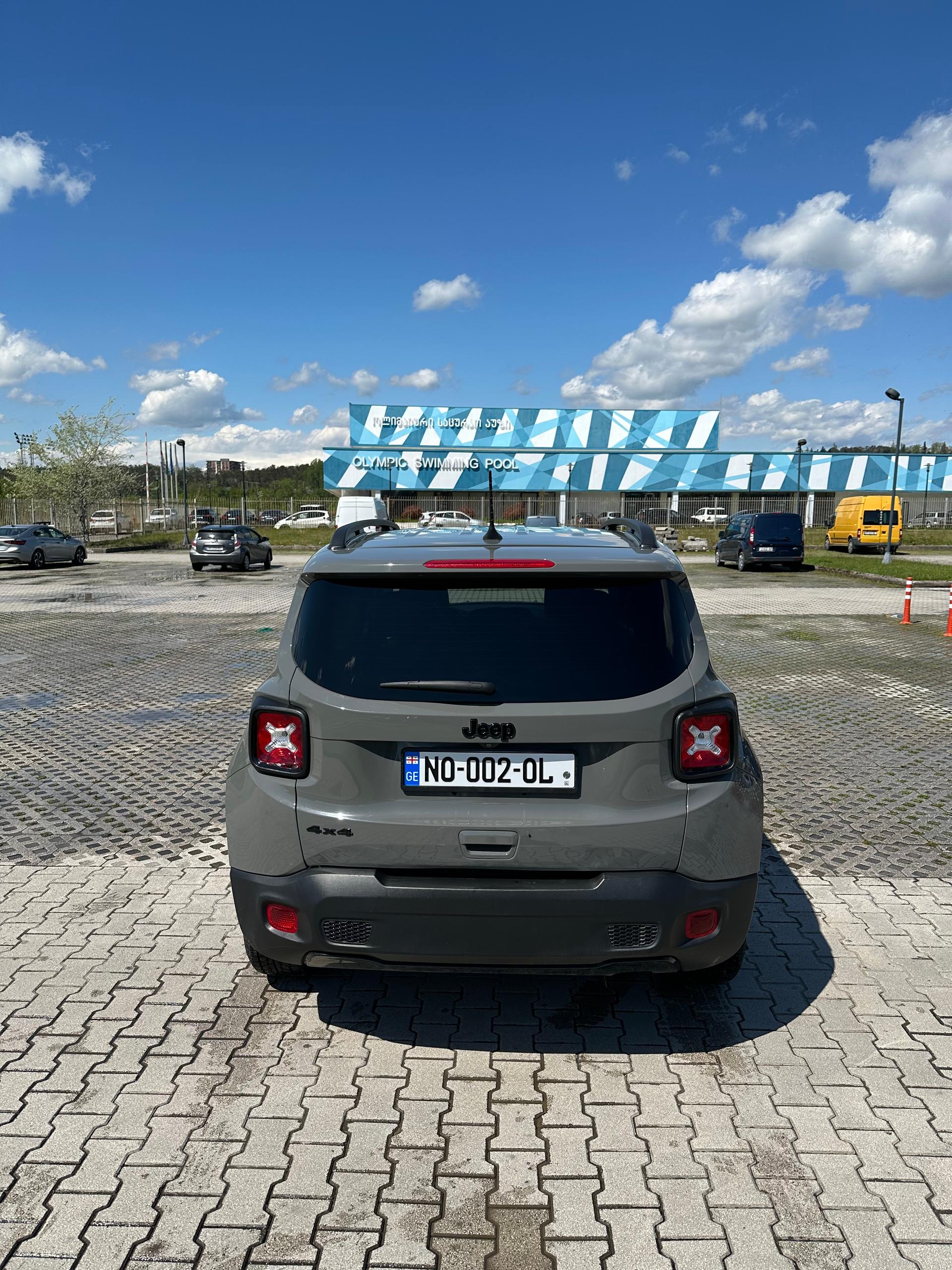 Jeep Renegade — exterior view 4