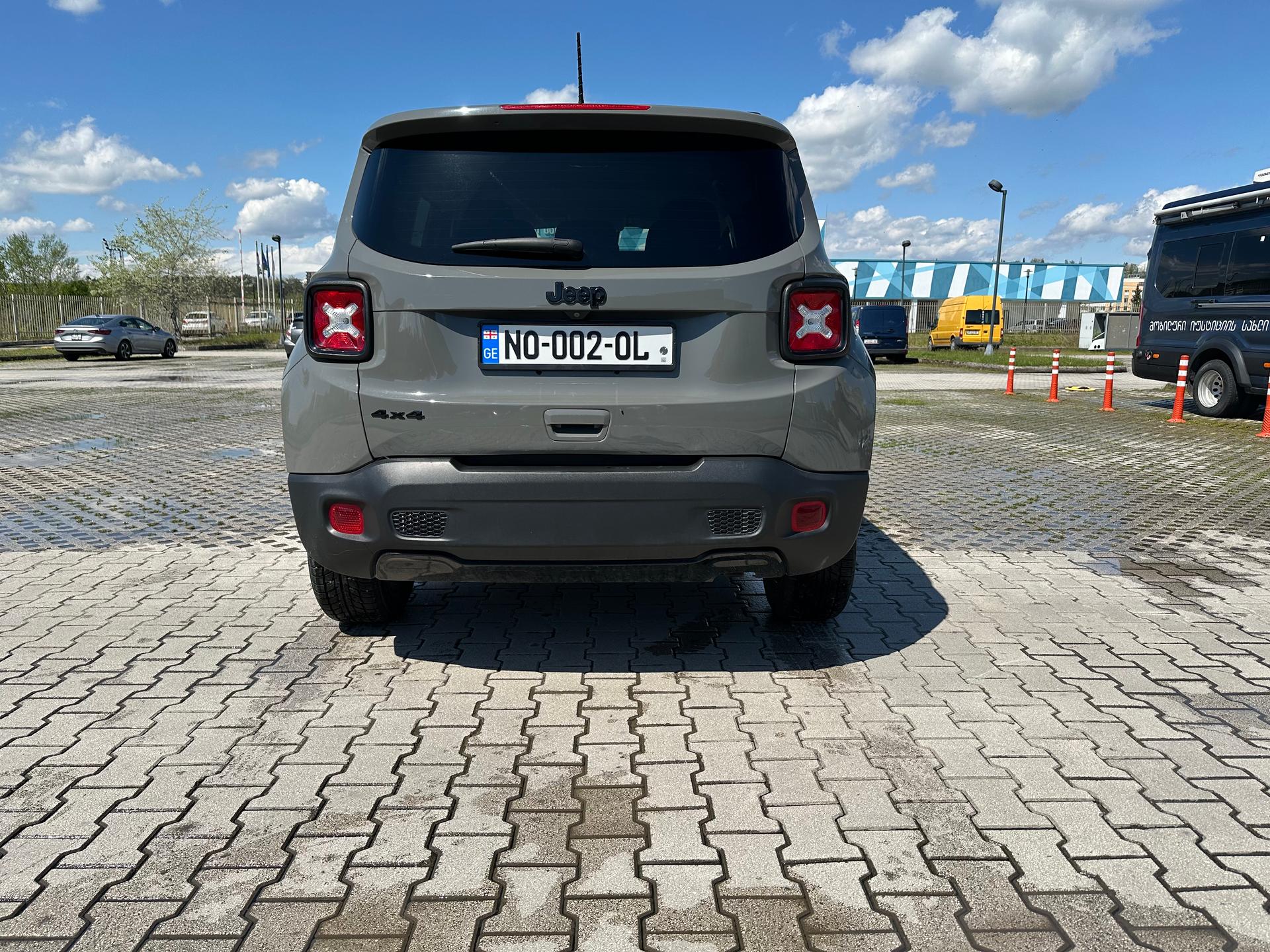 Jeep Renegade — exterior view 5