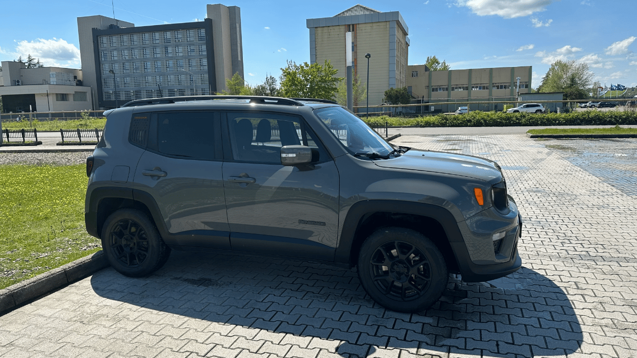 Jeep Renegade for rent in Georgia from 40 € per day