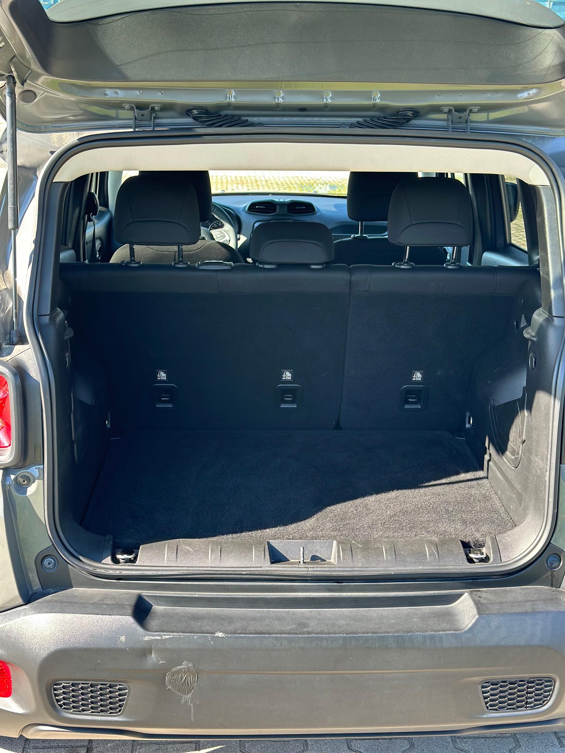 Jeep Renegade — exterior view 8