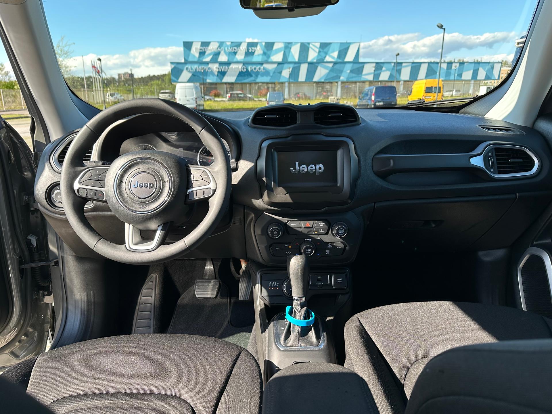 Jeep Renegade — exterior view 6